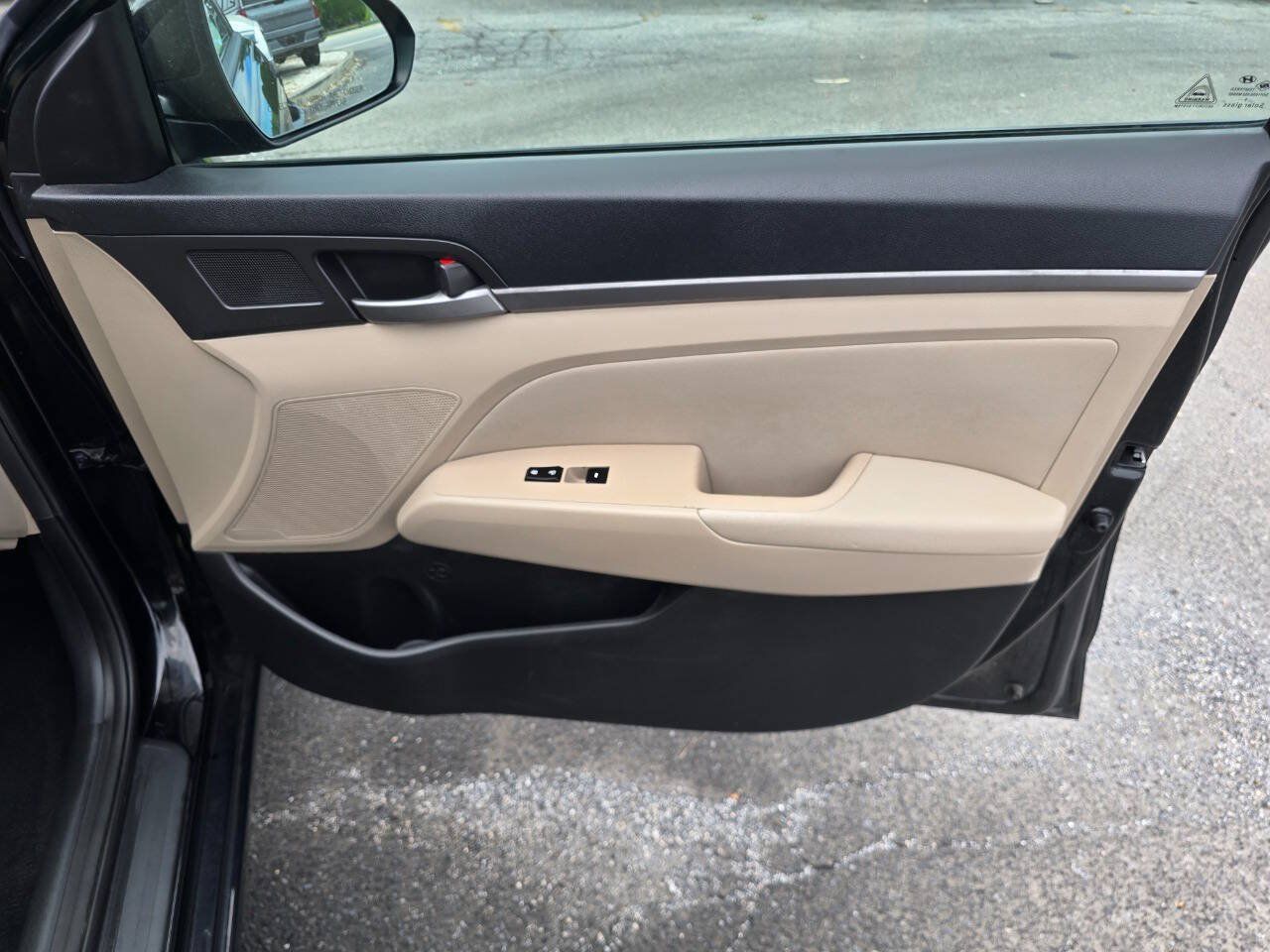 Used 2017 Hyundai Elantra Value Edition w/ Cargo Package FWD image 29