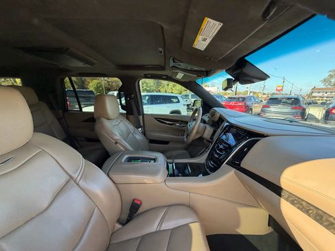 Used 2019 Cadillac Escalade Platinum image 12