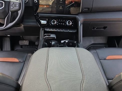 Used 2025 GMC Sierra 1500 AT4 w/ AT4 Premium Package AWD/4WD image 19