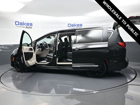 Used 2018 Chrysler Pacifica Limited w/ Advanced Safetytec Group image 57