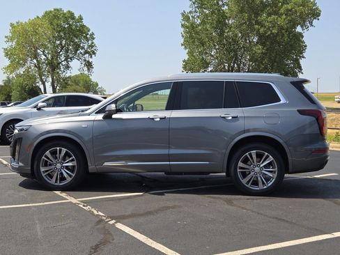 Used 2021 Cadillac XT6 Premium Luxury AWD/4WD image 4