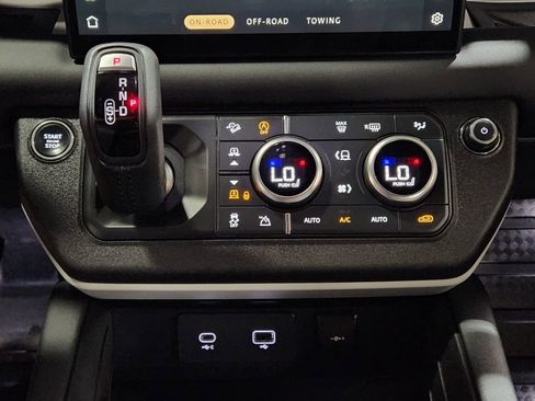 Used 2024 Land Rover Defender 130 S image 38