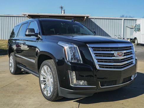 Used 2018 Cadillac Escalade Platinum image 34