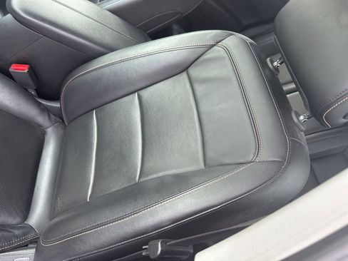 Used 2019 Chevrolet Equinox Premier AWD/4WD image 3