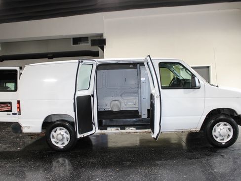 Used 2009 Ford E-150 and Econoline 150 RWD image 24