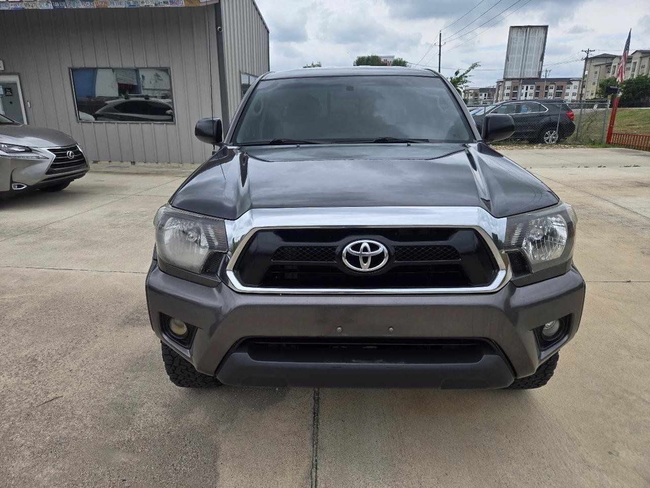Used 2015 Toyota Tacoma 4x4 Double Cab w/ SR5 Package image 2