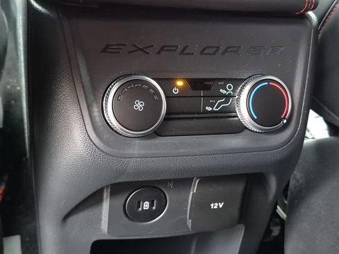 Used 2025 Ford Explorer ST-Line w/ ST-Line Street Pack image 9