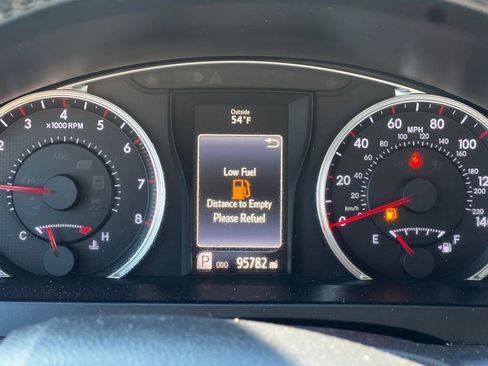 Used 2016 Toyota Camry SE image 27