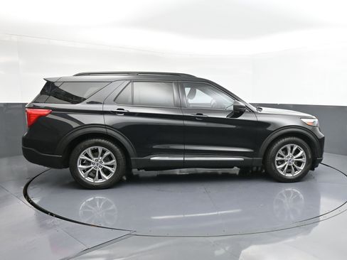 Used 2021 Ford Explorer XLT w/ Equipment Group 202A RWD image 9