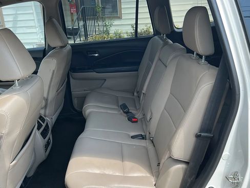 Used 2018 Honda Pilot Touring image 10