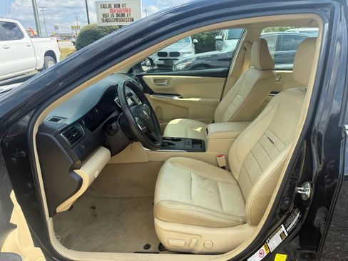 Used 2017 Toyota Camry LE image 7