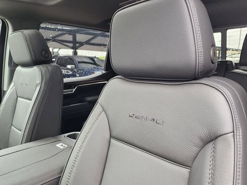 New 2026 GMC Sierra 1500 Denali AWD/4WD image 18