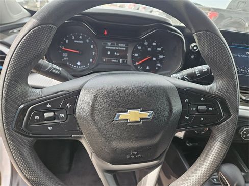 Used 2025 Chevrolet Trax LS image 18