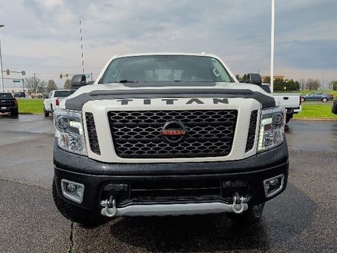 Used 2018 Nissan Titan PRO-4X w/ Pro-4x Convenience Package image 18
