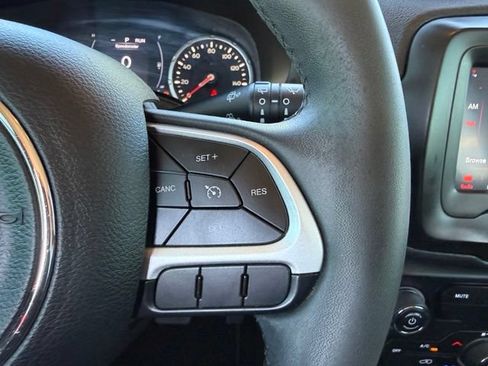 Used 2018 Jeep Renegade Latitude w/ Popular Equipment Group AWD/4WD image 19