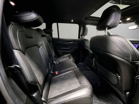 Used 2024 Jeep Grand Cherokee Altitude image 24