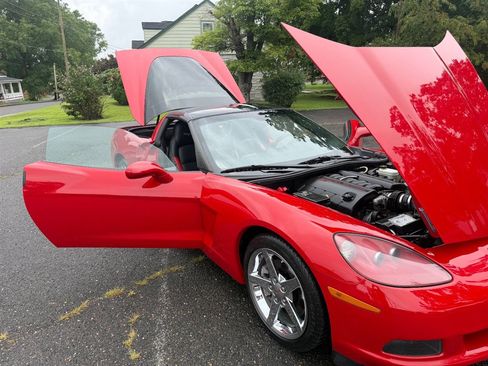 Used 2007 Chevrolet Corvette Coupe w/ Preferred Equipment Group RWD image 19