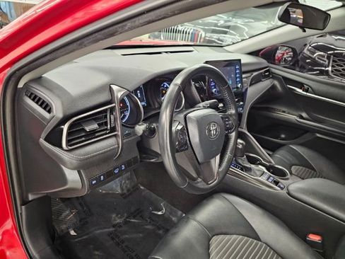 Used 2021 Toyota Camry SE image 7