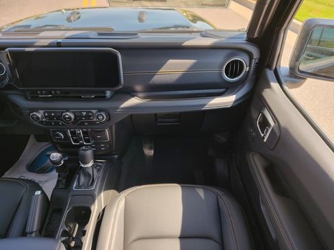 New 2025 Jeep Gladiator Sport w/ Premium Package image 26