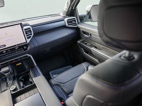 Used 2024 Toyota Tundra Platinum image 31