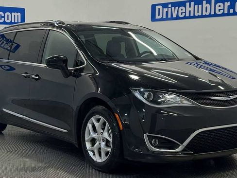 Used 2018 Chrysler Pacifica Touring-L w/ Tire & Wheel Group FWD image 2