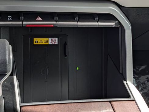 Used 2024 Toyota Sequoia Capstone AWD/4WD image 17