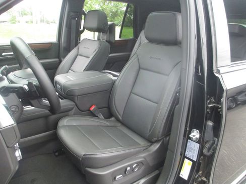 Used 2025 GMC Yukon Denali w/ Denali Reserve Package AWD/4WD image 25