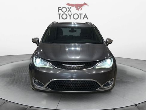 Used 2020 Chrysler Pacifica Limited image 9
