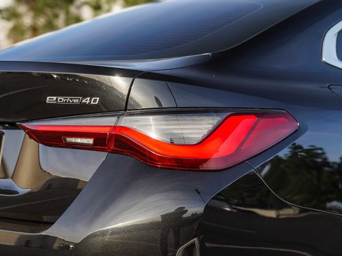 Used 2023 BMW i4 eDrive40 image 11