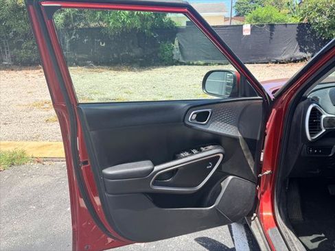 Used 2023 Kia Soul LX FWD image 12