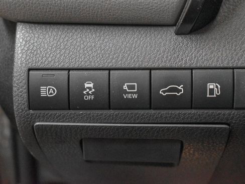 Used 2018 Toyota Camry L image 17