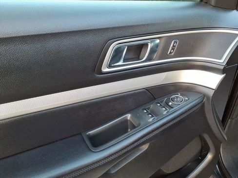 Used 2017 Ford Explorer XLT w/ Equipment Group 201A image 12