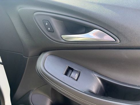 Used 2024 Buick Encore GX Sport Touring FWD image 10
