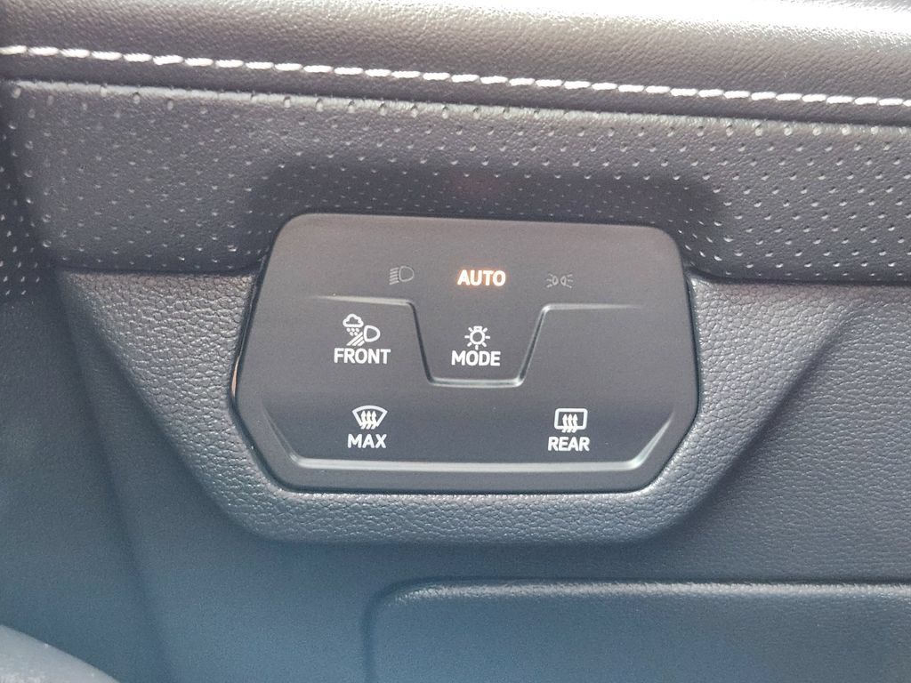 Certified 2026 Volkswagen Atlas SEL Premium R-Line AWD/4WD image 21