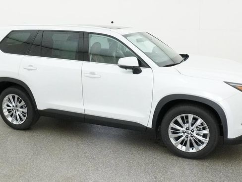 New 2026 Toyota Grand Highlander Platinum image 11