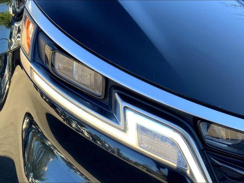 Used 2024 Kia Carnival LX image 30