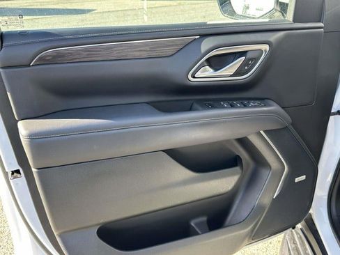 Used 2022 Chevrolet Suburban LT w/ Luxury Package image 20