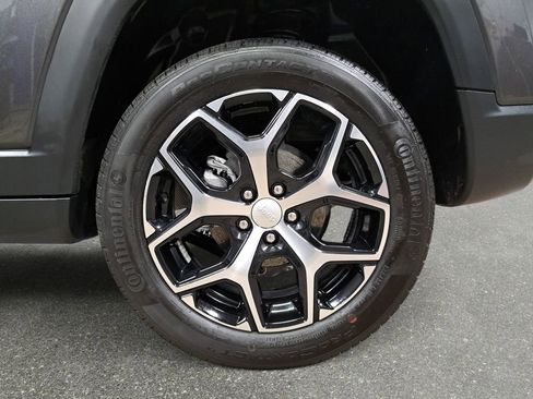 Certified 2024 Jeep Compass Limited image 30