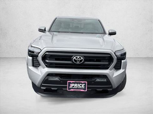Certified 2025 Toyota Tacoma SR5 AWD/4WD image 2