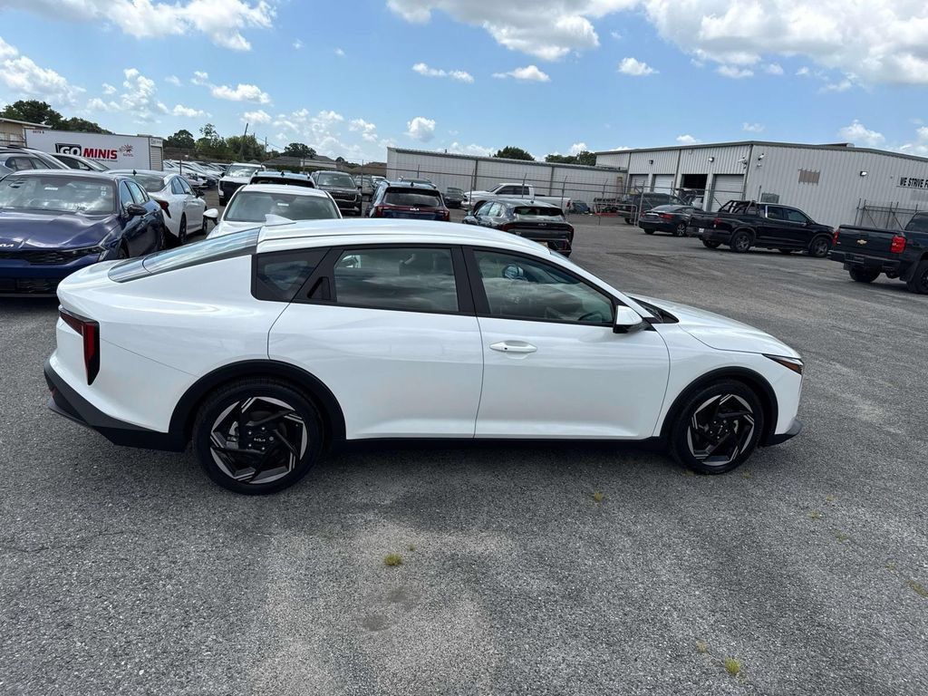 Certified 2025 Kia K4 GT-Line Turbo FWD image 9