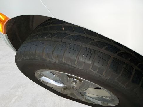 Used 2023 Chrysler Pacifica Touring-L AWD/4WD image 27