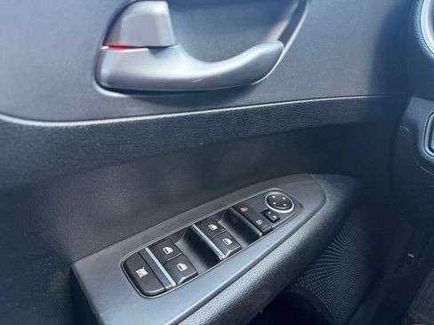 Used 2019 Kia Forte LXS FWD image 24