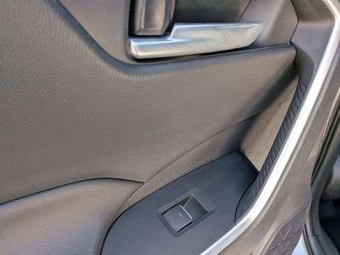 Used 2025 Toyota RAV4 XLE AWD/4WD image 27