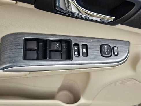 Used 2014 Toyota Camry XLE w/ Leather Package image 29