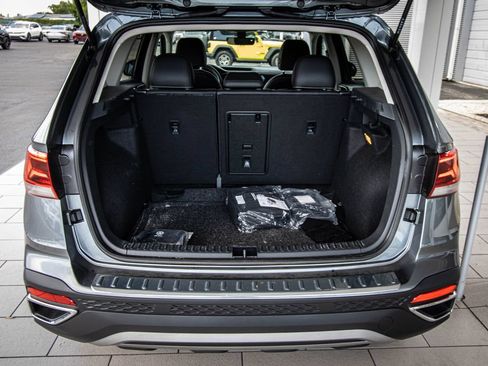 Certified 2023 Volkswagen Taos SE w/ Panoramic Sunroof Package FWD image 17
