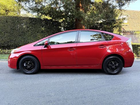 Used 2013 Toyota Prius Two FWD image 3
