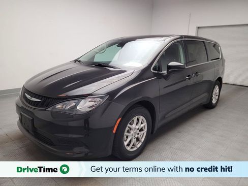 Used 2023 Chrysler Voyager LX FWD image 1