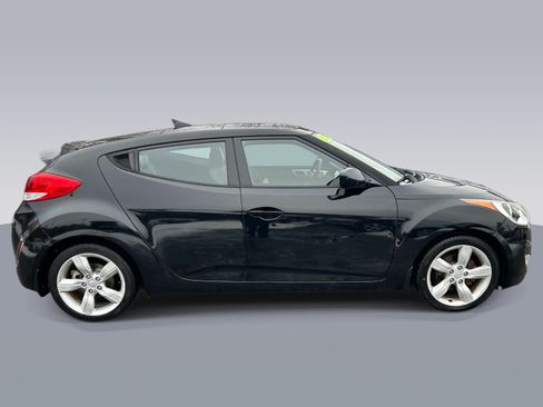 Used 2014 Hyundai Veloster w/ Style Package 02 FWD image 2