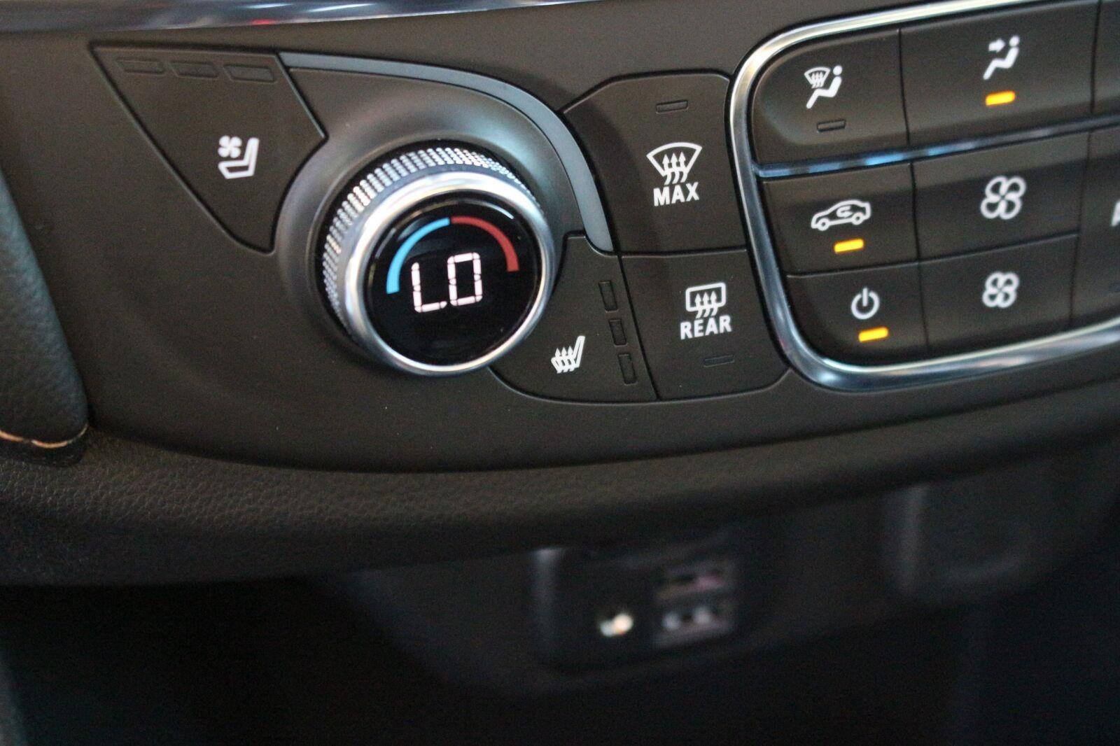 Used 2021 Chevrolet Traverse Premier w/ Redline Edition FWD image 29