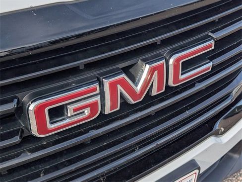 Used 2024 GMC Terrain SLE w/ Driver Convenience Package image 16